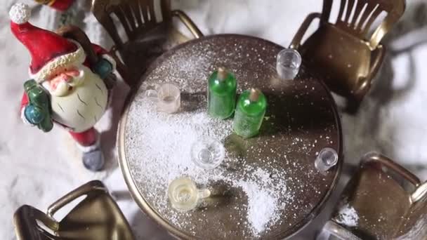 Babbo Natale Alcolizzato Che Beve Una Bottiglia Vino Concetto Creativo — Video Stock