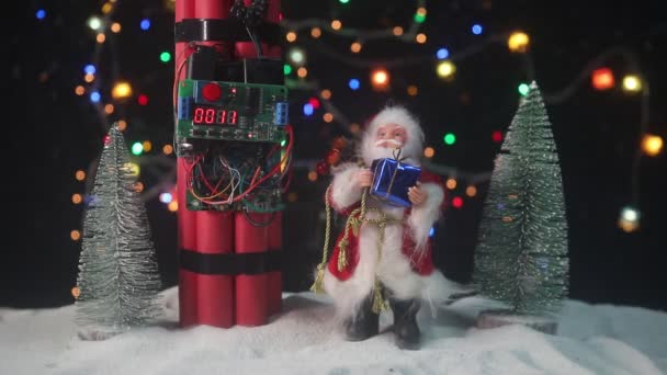 Close Beelden Van Kerstcompositie Met Explosief Met Timer — Stockvideo