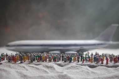 Kopya alanı ile uçak en iyi manzaralı neşeli Noel ve mutlu yeni yıl kış gezi için kavram arka plan ağaç arka plan üzerinde seyahat seyahat.