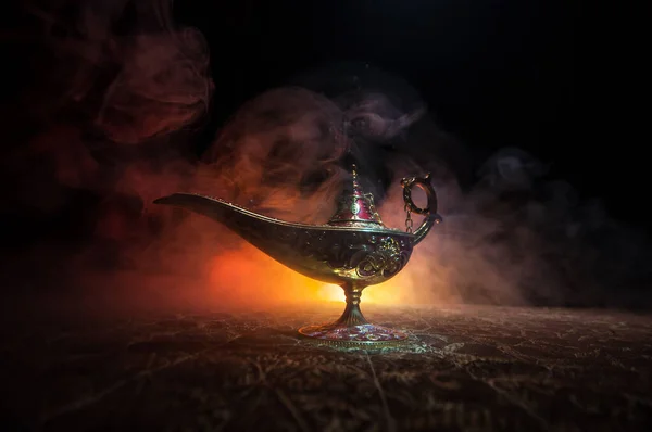 Antico Aladdin Arabo Notti Genie Stile Lampada Olio Con Luce — Foto Stock