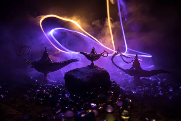Antiguo Aladdin Noches Árabes Lámpara Aceite Estilo Genio Con Humo —  Fotos de Stock