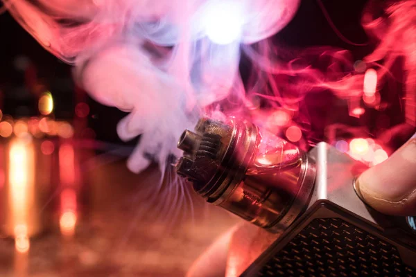 Vape Kavramı Elektronik Sigara Vape Patlama Duman Bulutları Vape Sıvı — Stok fotoğraf