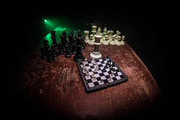 Schackbräde Spel Begreppet Affärsidéer Och Konkurrens Schack Figurer Mörk Bakgrund — Stockfoto