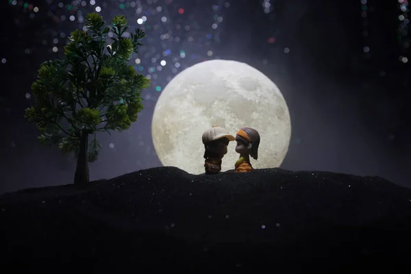 Siluetas Una Pareja Con Fondo Estrellado Lunar Pareja Feliz Noche — Foto de Stock