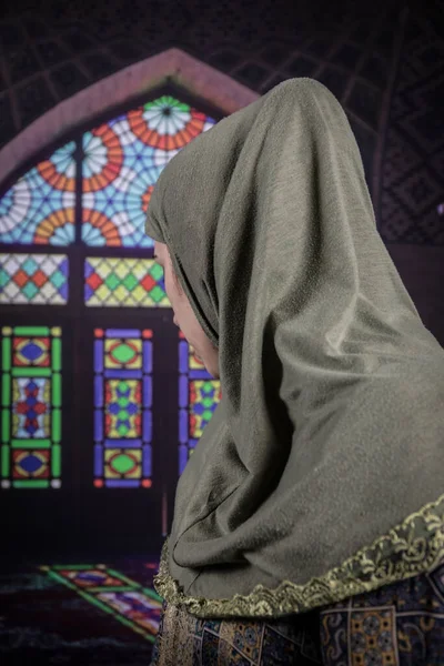 Mulher Muçulmana Orando Por Deus Deus Muçulmano Mesquita Mãos Mulher — Fotografia de Stock