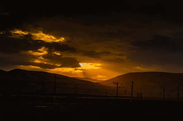 Vista Laranja Pôr Sol Nas Montanhas Azerbaijão Tempo Nublado Hora — Fotografia de Stock