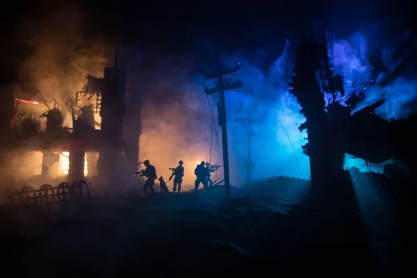 Concept Guerre Silhouettes Militaires Combat Scène Sur Fond Brouillard Guerre — Photo