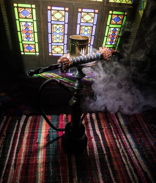 Carvão Quente Hookah Shisha Tigela Fazendo Nuvens Vapor Interior Arábia — Fotografia de Stock