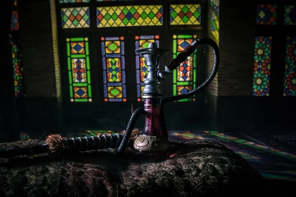 Hookah Goracy Wegiel Shisha Miska Robiaca Chmury Pary Arabskim Wnetrzu — Zdjęcie stockowe