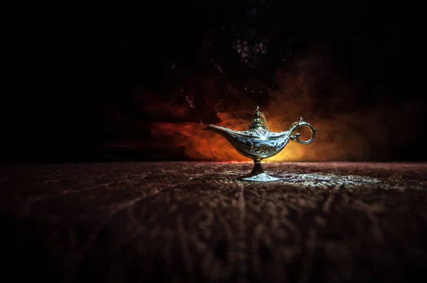 Antik Aladdin Arab Éjszakák Dzsinn Stílusú Olaj Lámpa Lágy Fehér — Stock Fotó