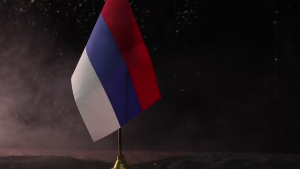 黑幕背景下俄罗斯国旗的特写镜头 — 图库视频影像