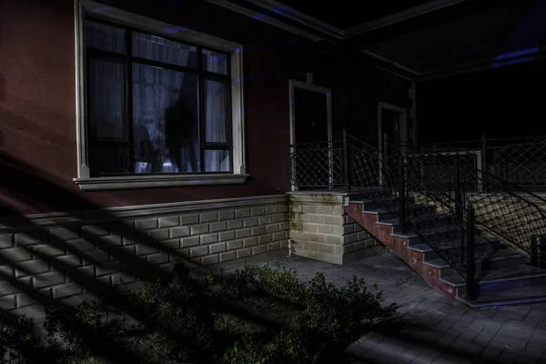 Antigua Casa Con Fantasma Noche Silueta Horror Ventana Luces Surrealistas — Foto de Stock