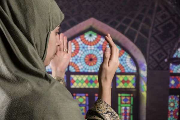 Mulher Muçulmana Orando Por Deus Deus Muçulmano Mesquita Mãos Mulher — Fotografia de Stock