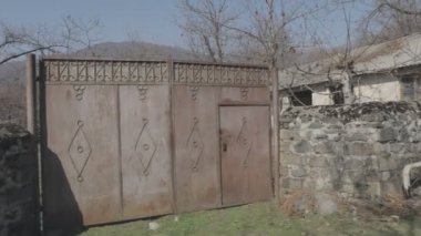 Sonbahar sabahının köy manzaralı görüntüleri.