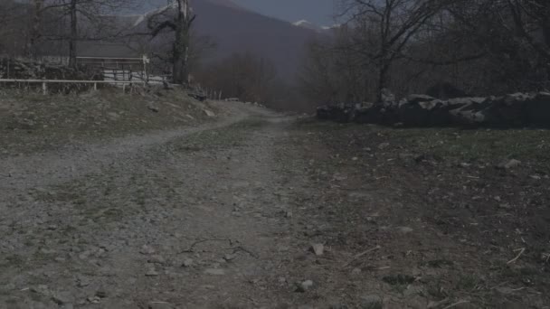 Riprese Panoramiche Del Paesino Rurale Della Mattina Autunnale — Video Stock