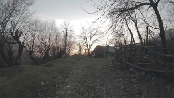 Riprese Panoramiche Del Paesino Rurale Della Mattina Autunnale — Video Stock