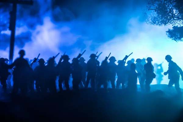 Oorlogsconcept Militaire Silhouetten Vechtscène Oorlog Mist Lucht Achtergrond Wereldoorlog Soldaten — Stockfoto