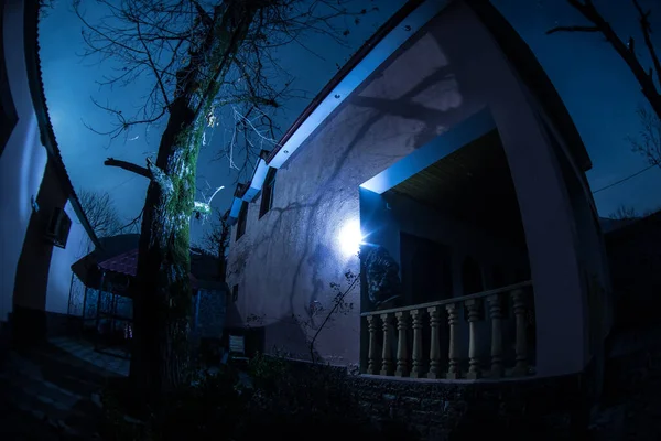 Lua Cheia Sobre Aldeia Tranquila Noite Bela Paisagem Noturna Aldeia — Fotografia de Stock