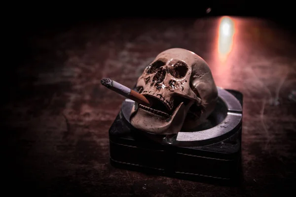 Никакого Курения Творческое Оформление Стола Сигаретами Сигареты Вызывают Рак Убивают — стоковое фото