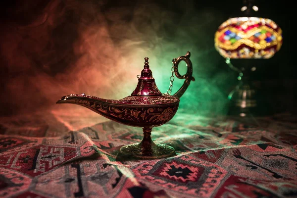 Antieke Aladdin Arabische Nachten Geest Stijl Olielamp Met Zacht Licht — Stockfoto