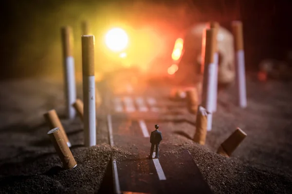 Fumar Concepto Decoración Creativa Mesa Arte Con Cigarrillos Los Cigarrillos —  Fotos de Stock
