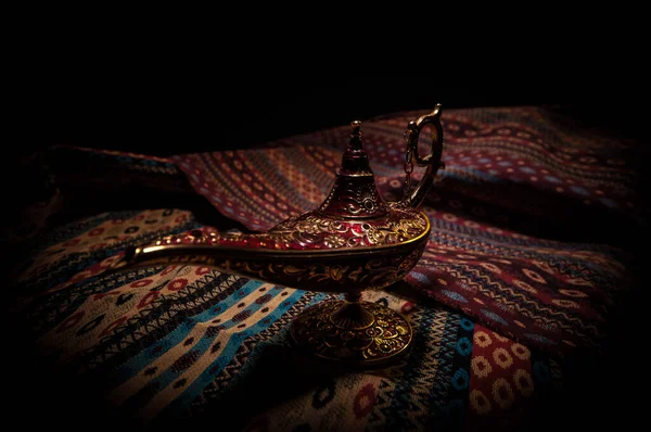 Antieke Aladdin Arabische Nachten Geest Stijl Olielamp Met Zacht Licht — Stockfoto