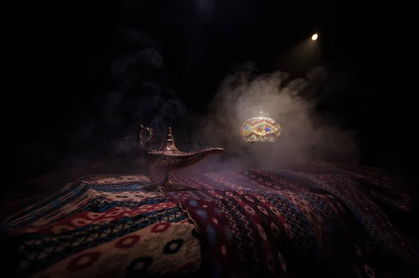 Antico Aladdin Arabo Notti Genie Stile Lampada Olio Con Luce — Foto Stock