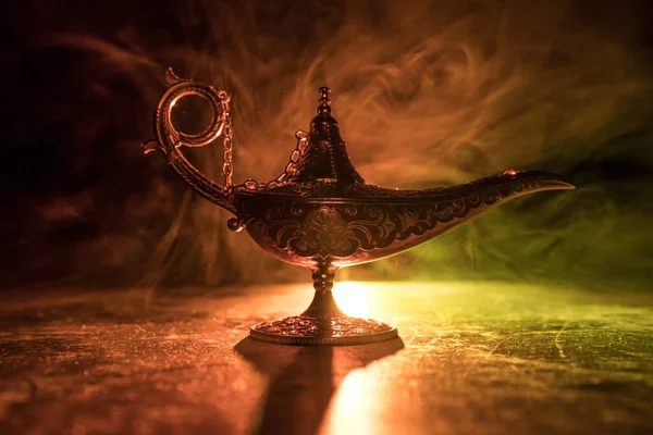 Antik Aladdin Arab Éjszakák Dzsinn Stílusú Olaj Lámpa Lágy Fehér — Stock Fotó