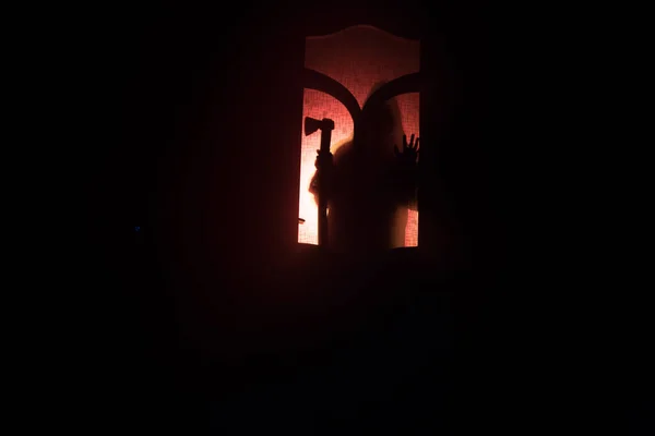 Kapalı Cam Bir Kapıdan Geçen Bilinmeyen Bir Gölge Figürünün Silueti — Stok fotoğraf
