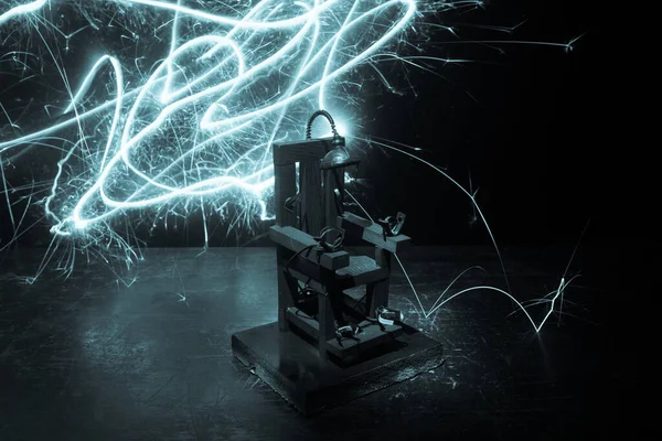 Θανατική Ποινή Ηλεκτρική Καρέκλα Μινιατούρα Στο Σκοτάδι Δημιουργική Διακόσμηση Έργων — Φωτογραφία Αρχείου
