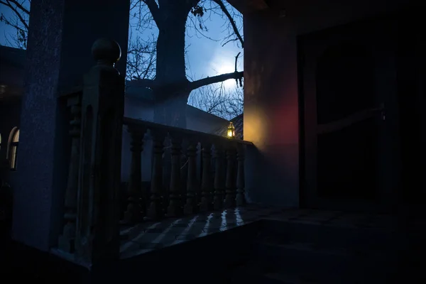 Цветная Подсветка Саду Туманную Ночь Фонарь Стиле Ретро Ночью Открытом — стоковое фото