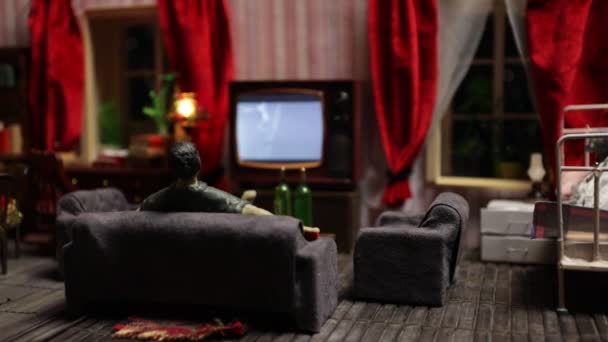 Реальная Гостиная Мебелью Окном Ночь Художественное Оформление Стола Реалистичным Кукольным — стоковое видео