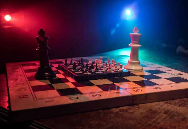 Fikirleri Rekabet Satranç Tahtası Oyun Kavramı Duman Sis Ile Karanlık — Stok fotoğraf