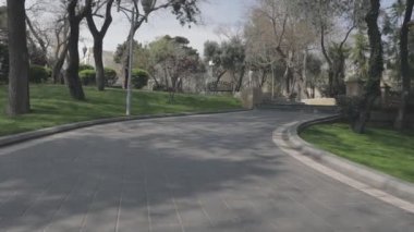 Bakü, Azerbaycan. Bakü 'nün boş sokakları, Azerbaycan' ın başkenti. Covid salgını yaşanıyor