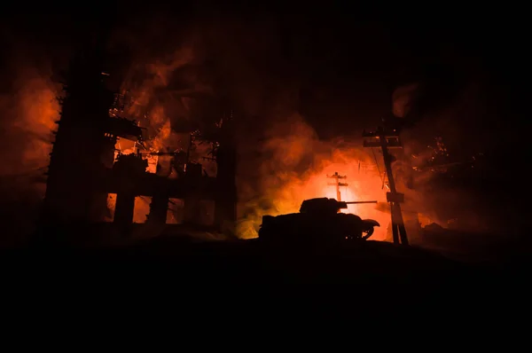 Conceito Guerra Silhuetas Militares Lutando Cena Fundo Céu Nevoeiro Guerra — Fotografia de Stock