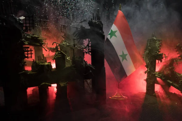Одяг Прапор Сирії Проти Зруйнованого Міста Вночі Зачарована Діорама Концепція — стокове фото