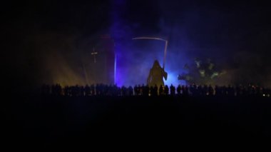 Coronavirus 2019-nCov romanı Coronavirus konsepti. Büyük Corona virüs minyatür modeli sis ve arka planda