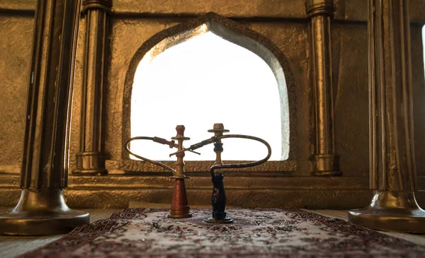 Konsep Shisha Sebuah Miniatur Interior Arab Yang Realistis Dengan Jendela — Stok Foto
