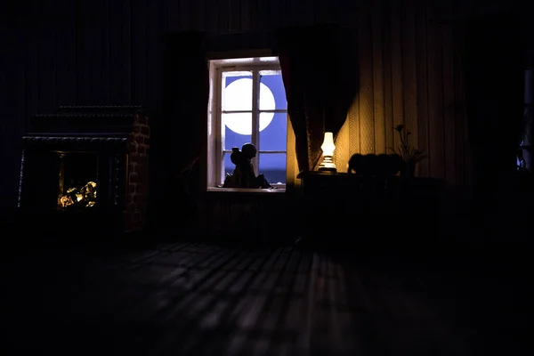 Ett Realistiskt Dockhus Vardagsrum Med Möbler Och Fönster Natten Romantiskt — Stockfoto