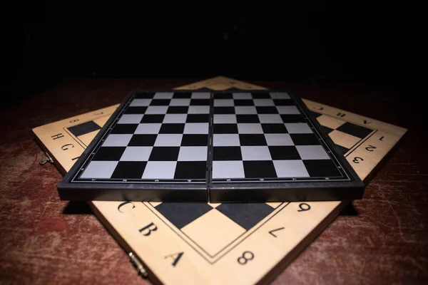 Šachovnicová Hra Koncept Podnikatelských Nápadů Konkurence Prázdná Šachovnice Dřevěném Stole — Stock fotografie
