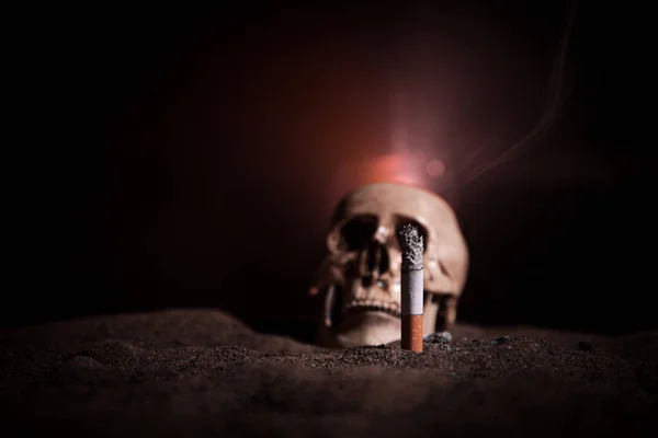 Немає Концепції Куріння Творчий Художній Стіл Прикраси Сигаретами Сигарети Спричиняють — стокове фото