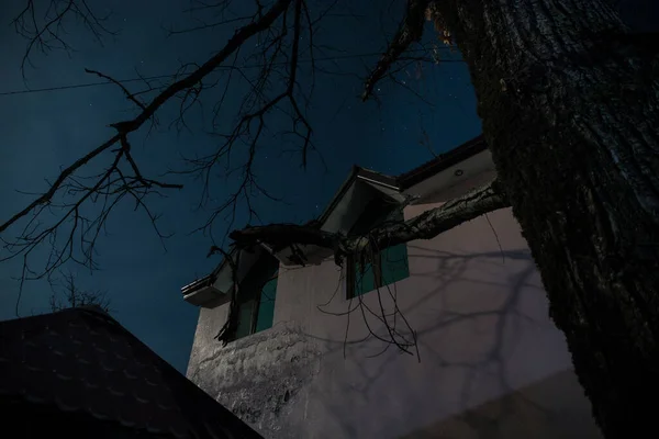 Lua Cheia Sobre Aldeia Tranquila Noite Bela Paisagem Noturna Aldeia — Fotografia de Stock