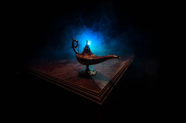 Antieke Aladdin Arabische Nachten Geest Stijl Olielamp Met Zacht Licht — Stockfoto