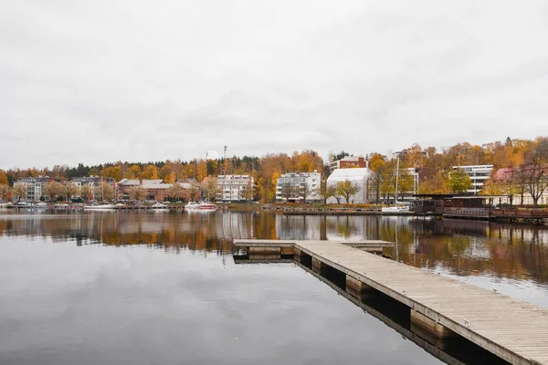 Lappeenranta, Finlandiya A view bir sonbahar gününde göl Saimaa limanındaki Gümrük binasının