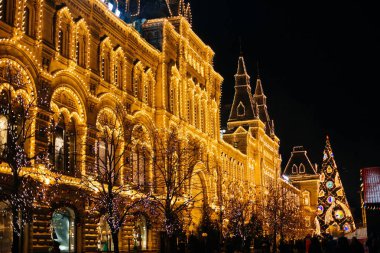 Moskova, Rusya - 1 Aralık 2016: yeni yıl Moskova, sakız ve Noel Fuarı Kızıl meydan tarafından dekore edilmiş