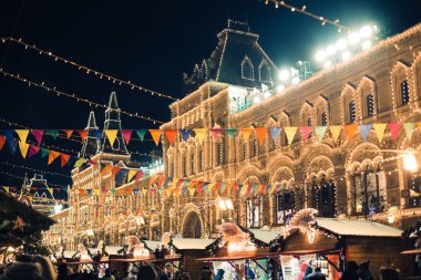 Moskova, Rusya - 1 Aralık 2016: yeni yıl Moskova, sakız ve Noel Fuarı Kızıl meydan tarafından dekore edilmiş