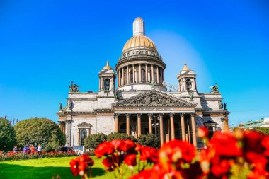 St. Isaac's Cathedral görünümü yaz