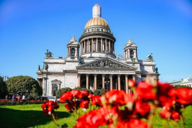 St. Isaac's Cathedral görünümü yaz