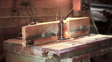 Ağaç kesme makinesi