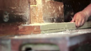 Ağaç kesme makinesi